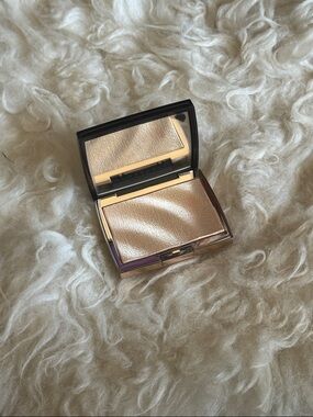 Anastasia Amrezy Shimmery Highlighter Compact - Champagne Glow